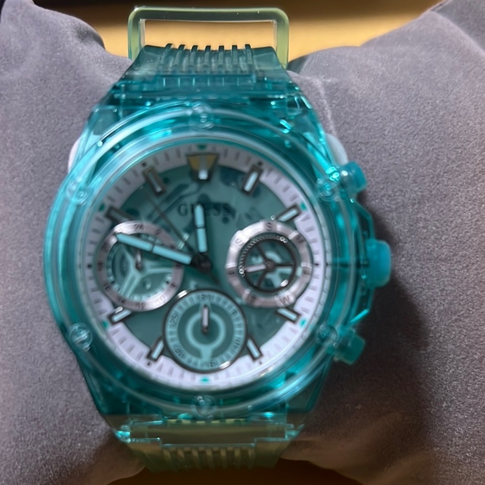 GUESS Aqua Watch - Picture 4 of 8